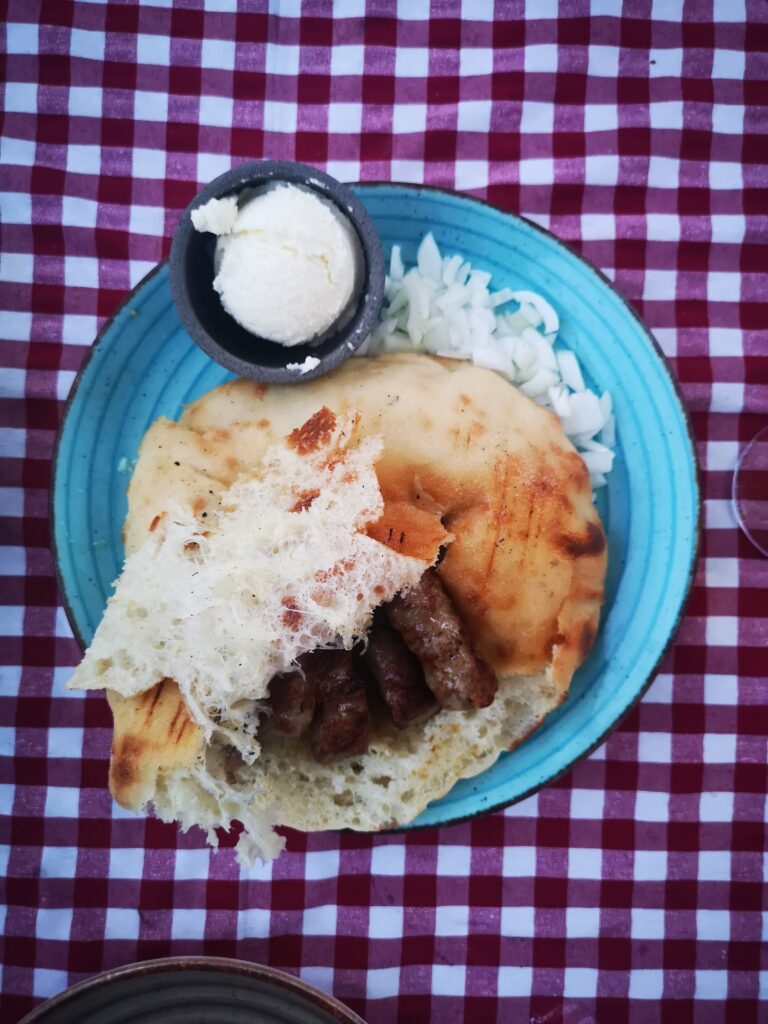 Pain avec saucisses de viande ljubljana